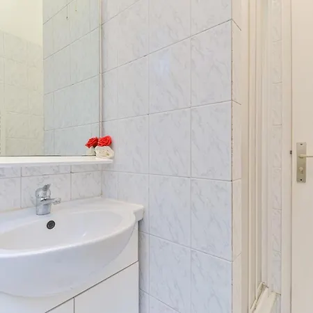 Studio On Inner Courtyard Near Tour Effeil Apartment Paris